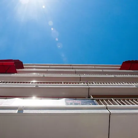 De La Plage Beach Apartment